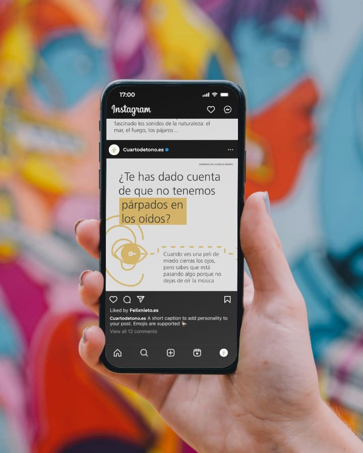 Mobile phone displaying the 'Cuarto de Tono' page with a yellow background.